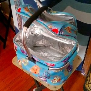 Lunch basket for picnicking